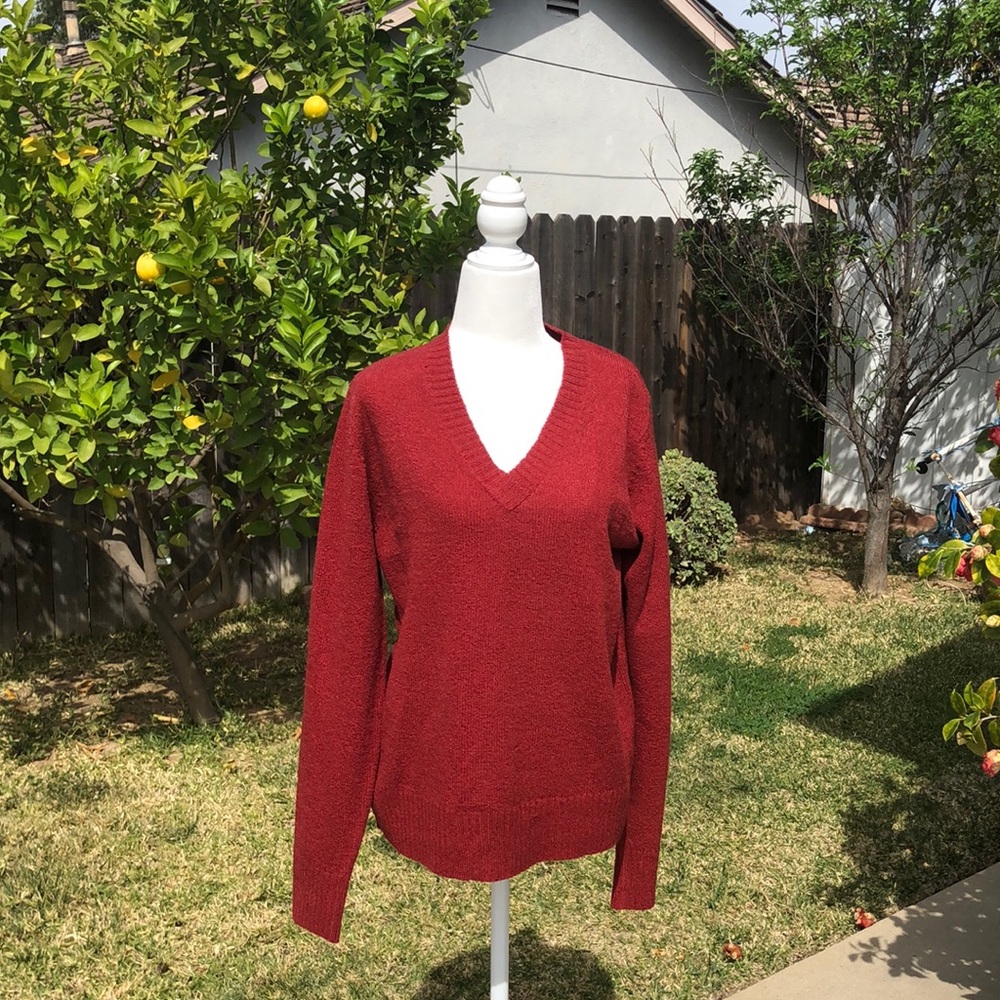 BRIGHT CRANBERRY RED V NECK LONG SLEEVE ‘ BY DESIGN’ SWEATER - XL  GUC